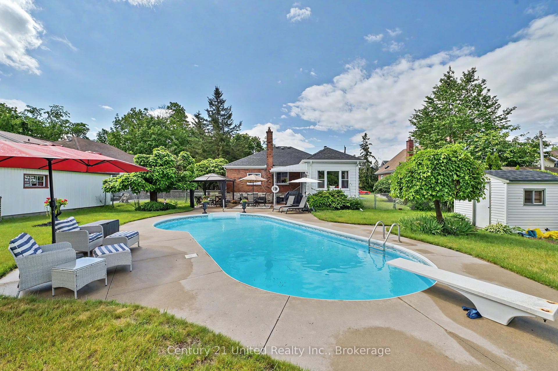 260 Mckellar Street photo 21