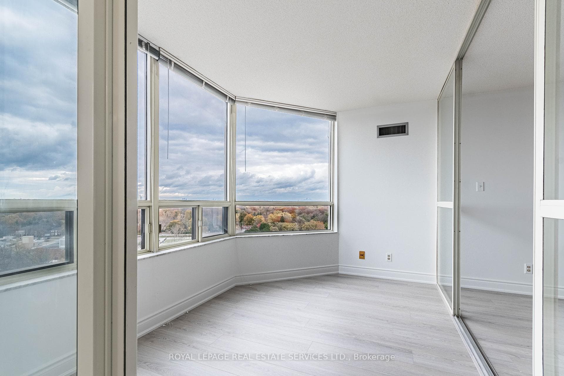 1 Aberfoyle Crescent Unit 1604 photo 13