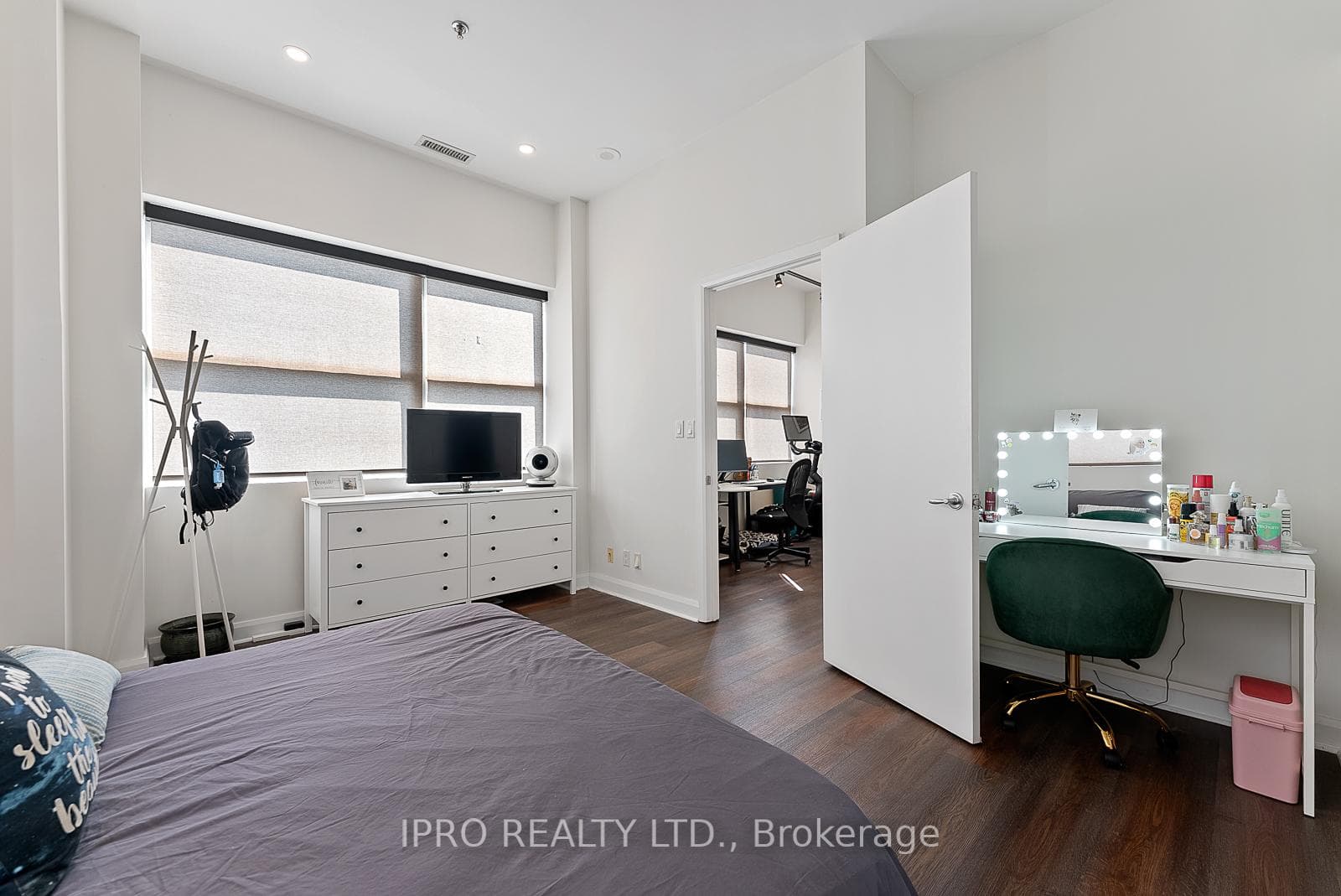 700 King Street Unit 1009 photo 31
