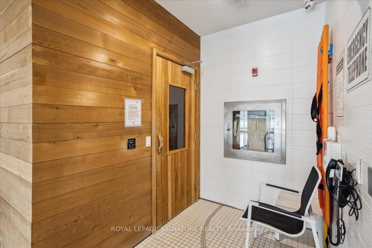 55 Speers Road Unit 412 photo 42