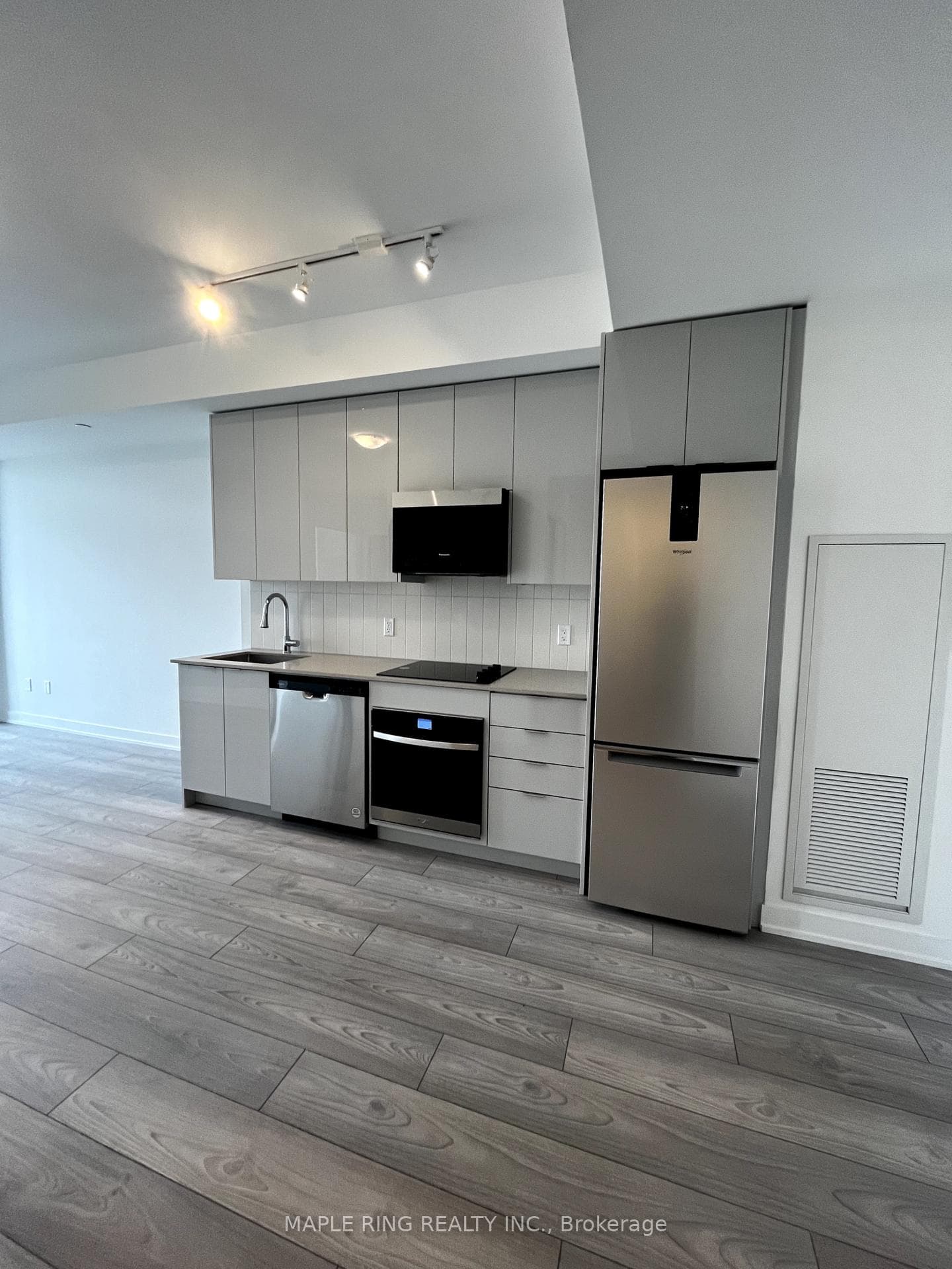 498 Caldari Road Unit 725 photo 4