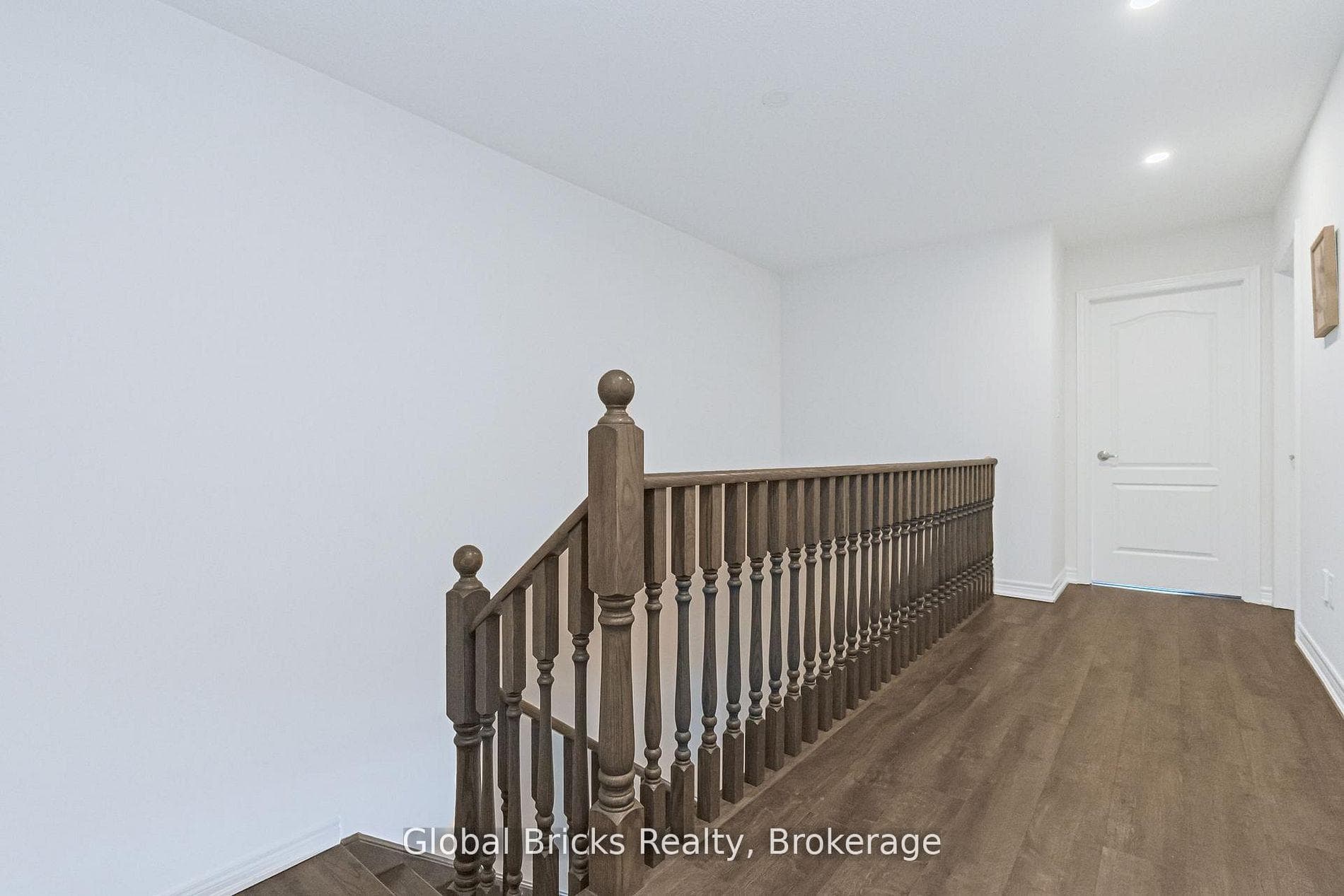 49 Burnhamthorpe Road photo 44