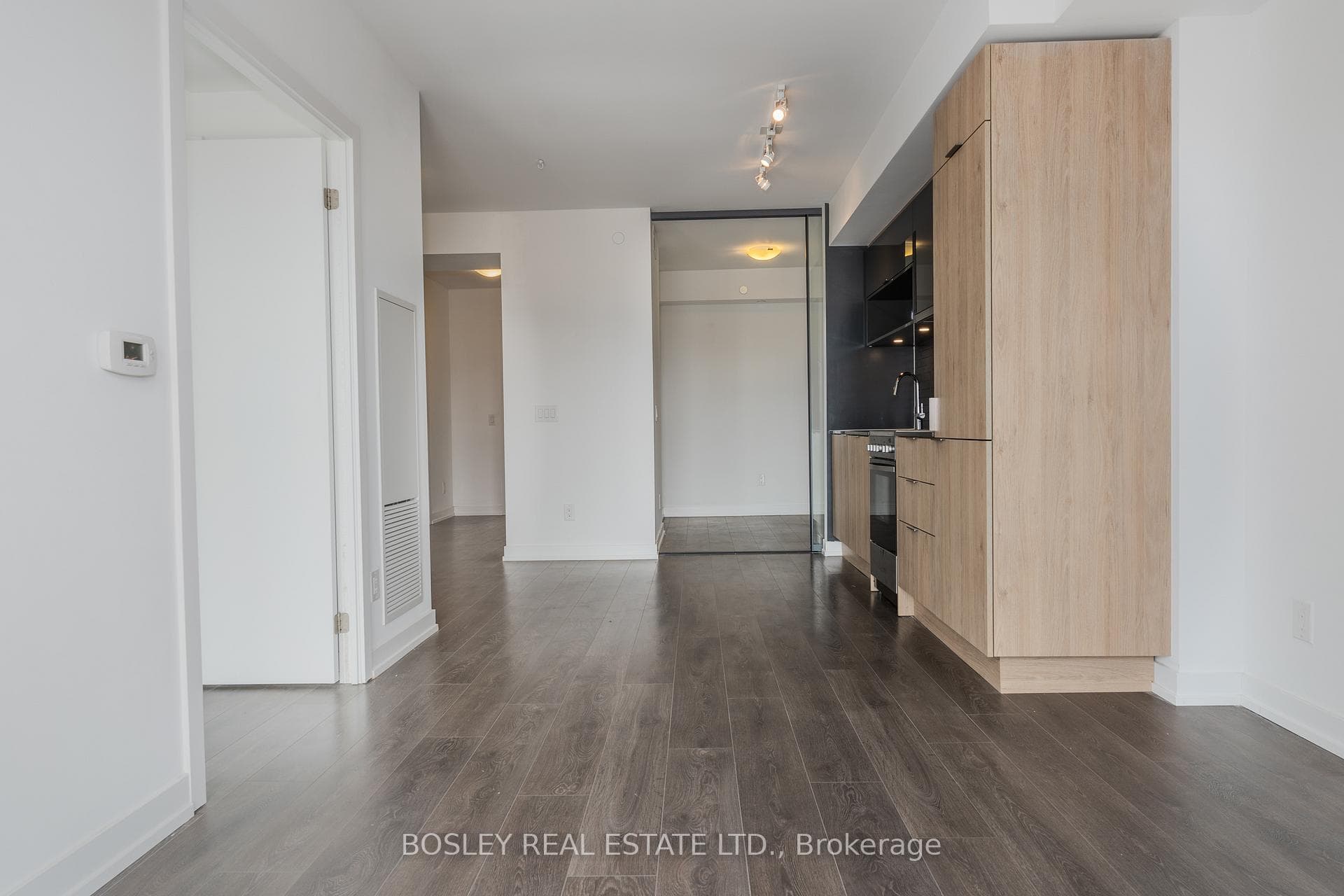 159 Wellesley Street Unit 706 photo 8