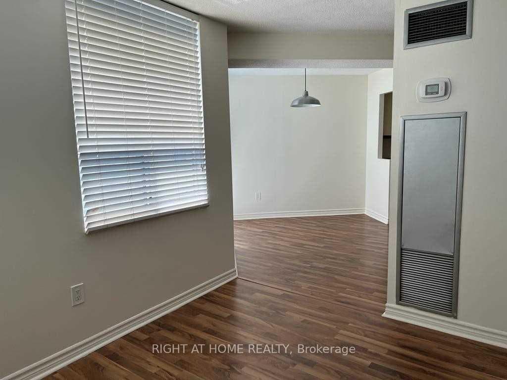 3650 Kaneff Crescent Unit 3202 photo 7