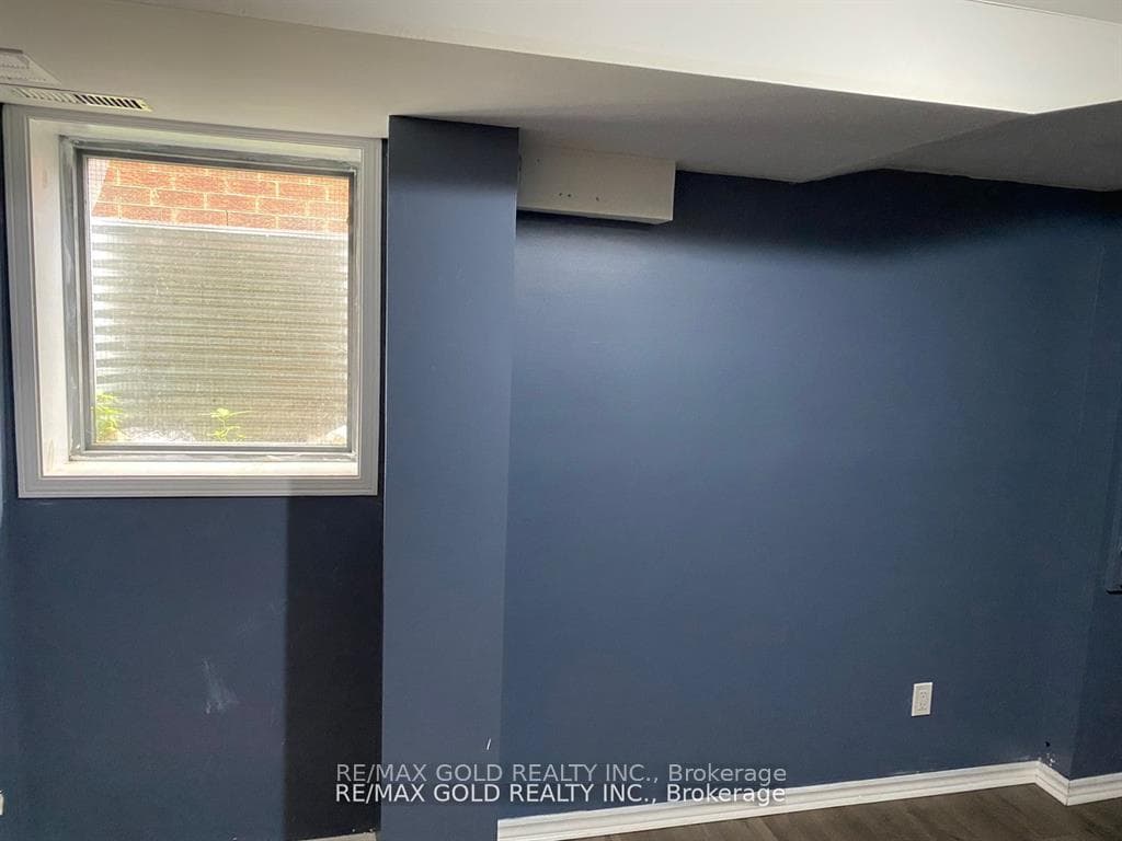 27 Middlecote Drive Unit Bsmt photo 30