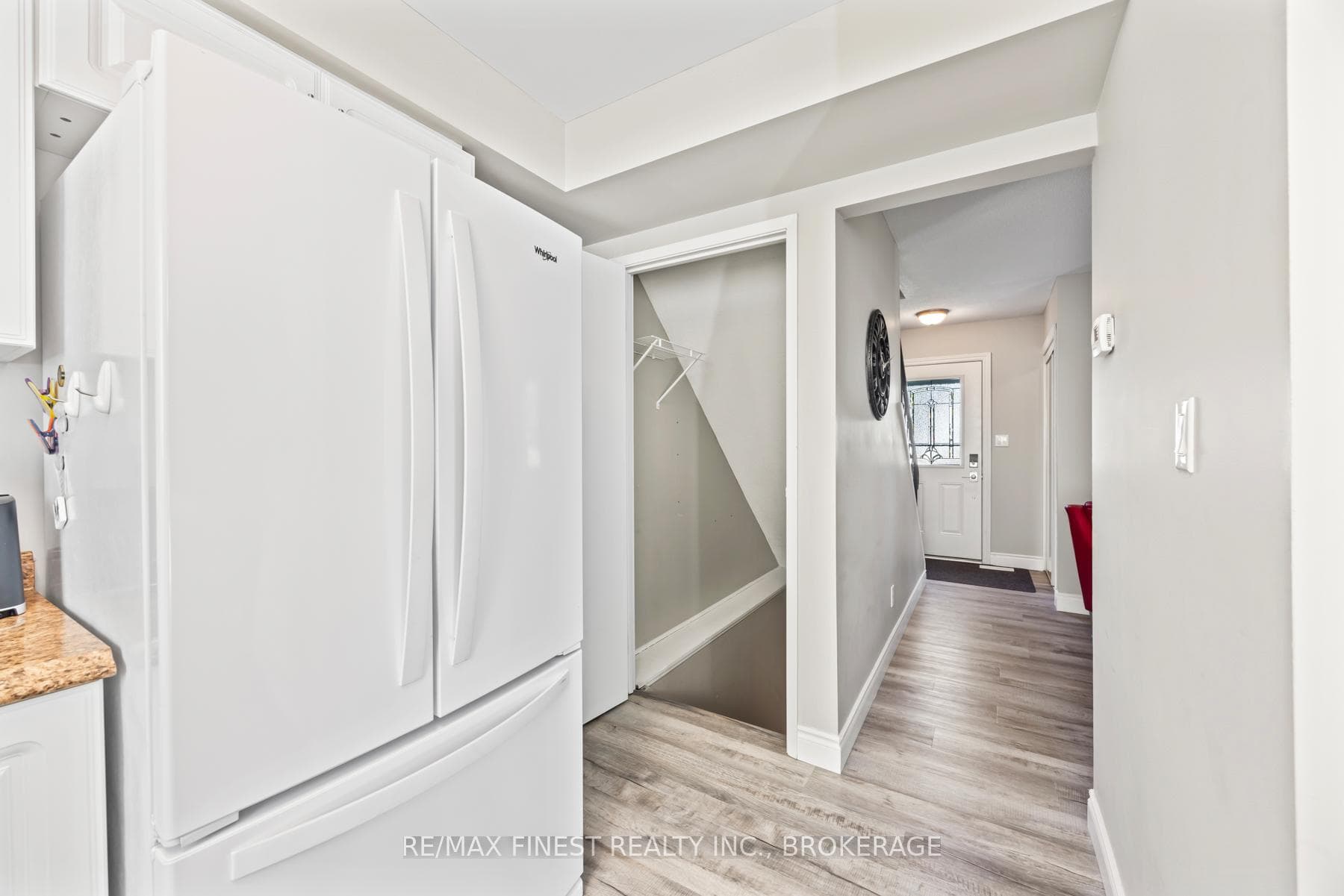 884 Uxbridge Crescent photo 15