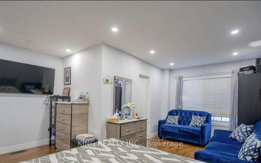 27 Denison Avenue photo 7