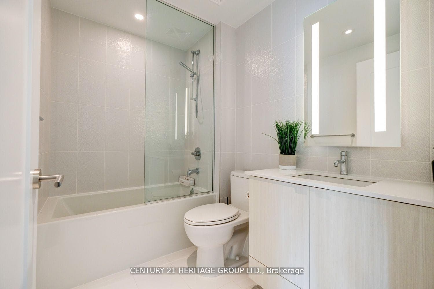 585 Bloor Street Unit 3918 photo 18