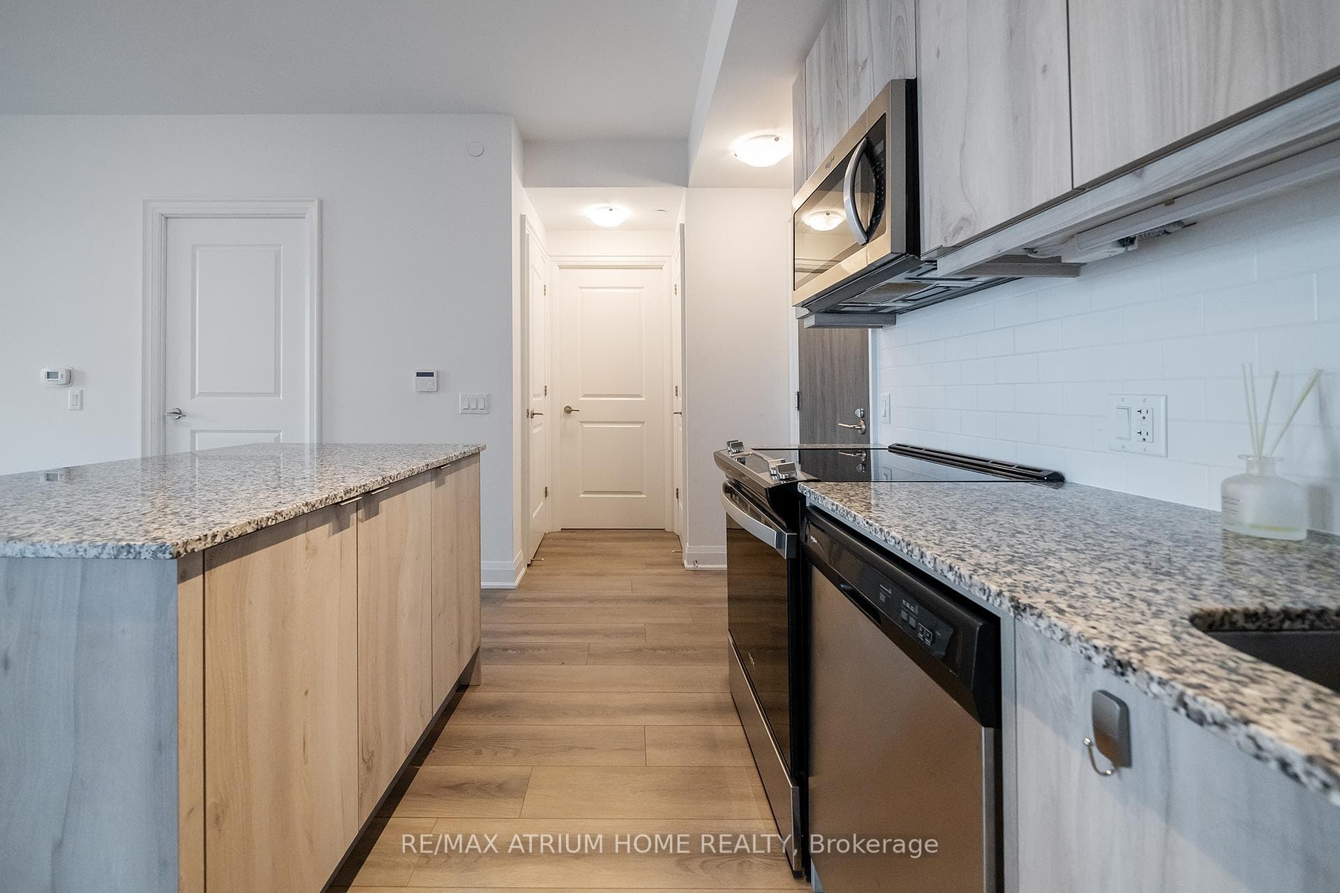 10 Gatineau Drive Unit 1004 photo 8