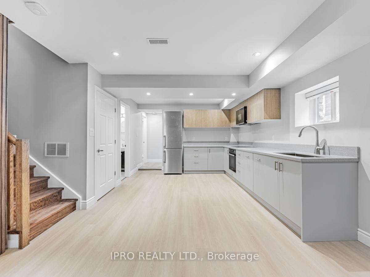 66 Northridge Avenue Unit Lower photo 5