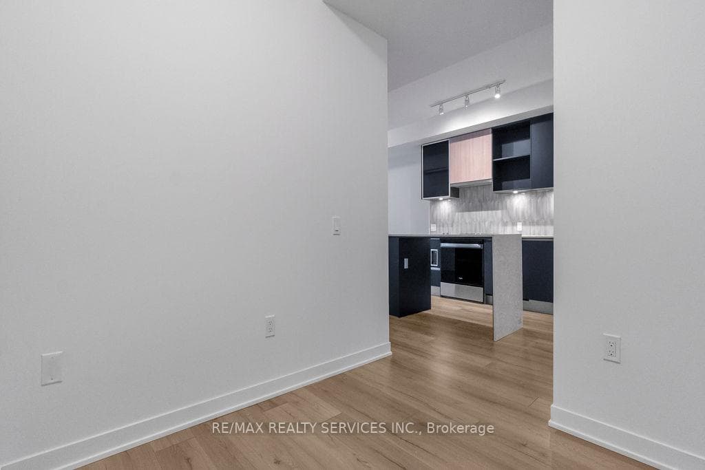 395 Dundas Street Unit 421 photo 18