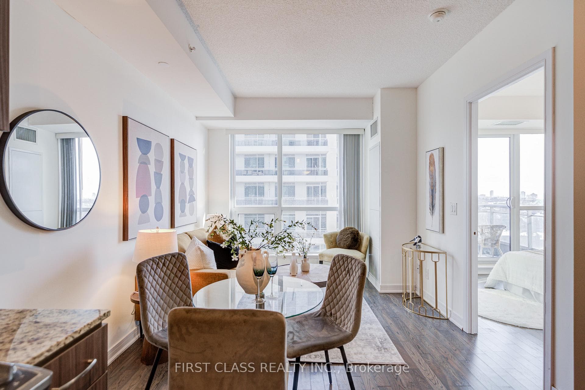 9201 Yonge St Street Unit 911 photo 16