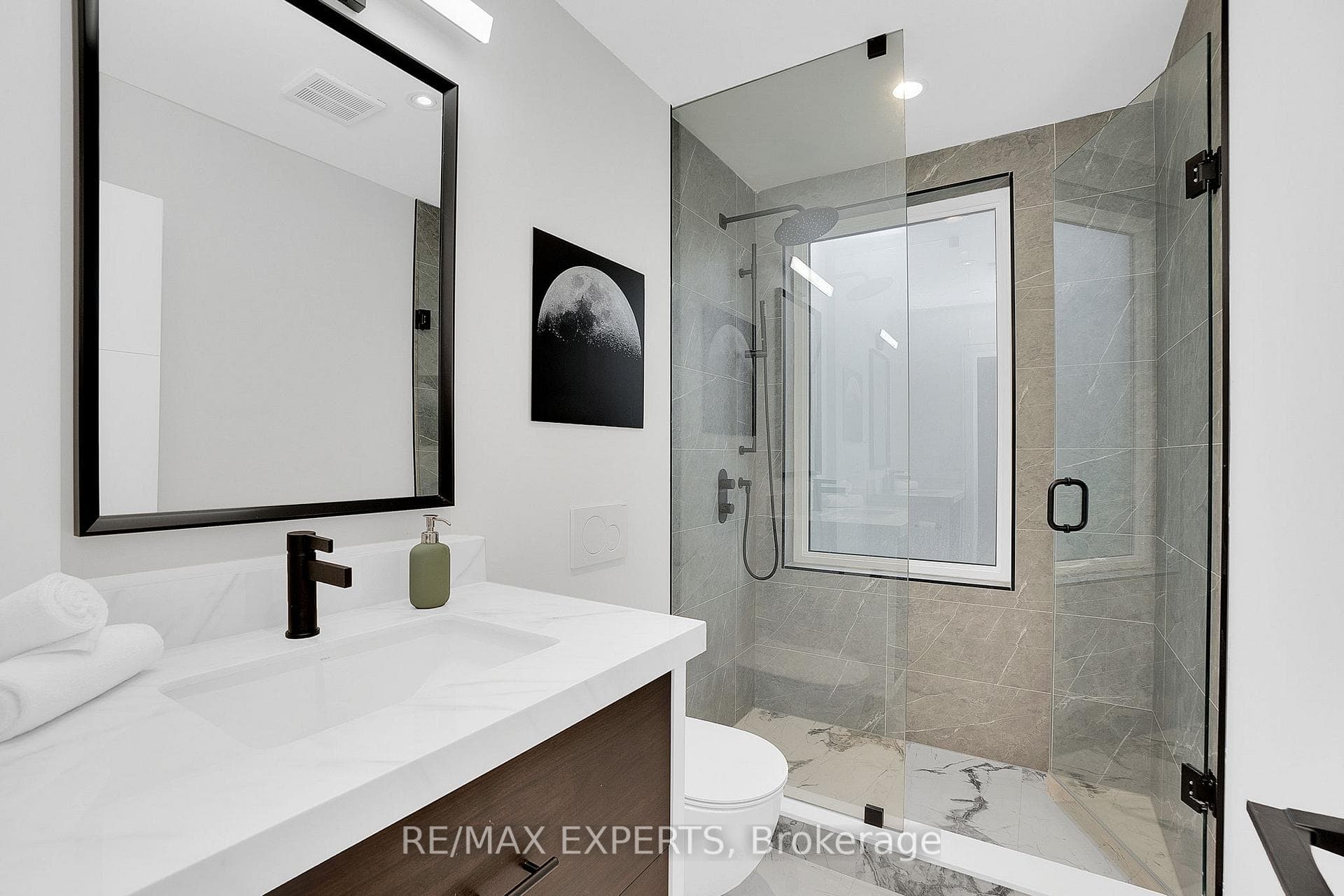 66B Victor Avenue photo 17
