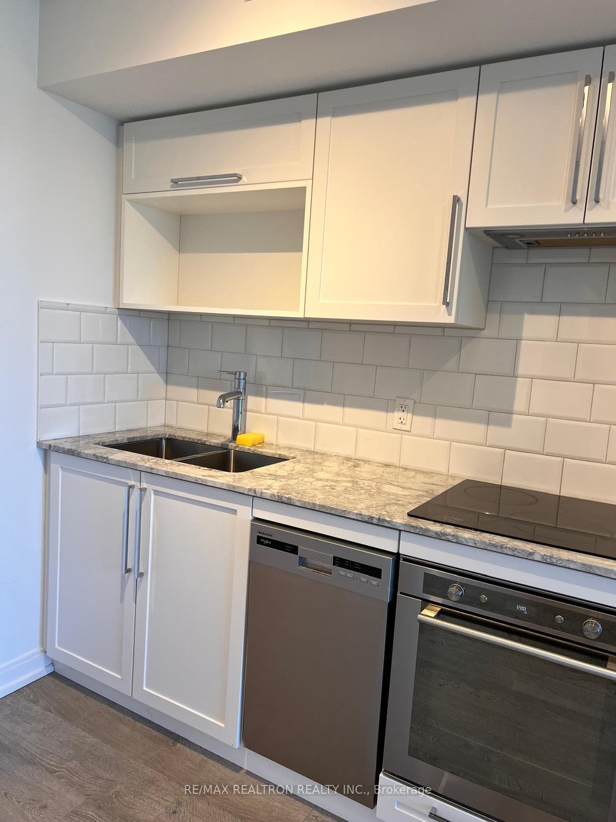 275 Village Green Square Unit 2018 photo 8