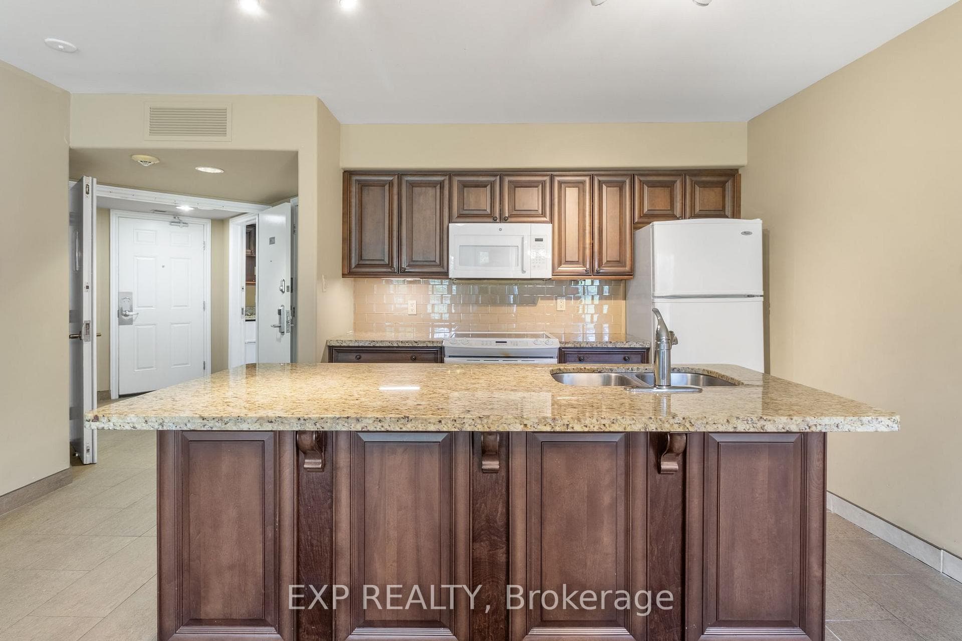 90 Highland Drive Unit 2010/2011 photo 4