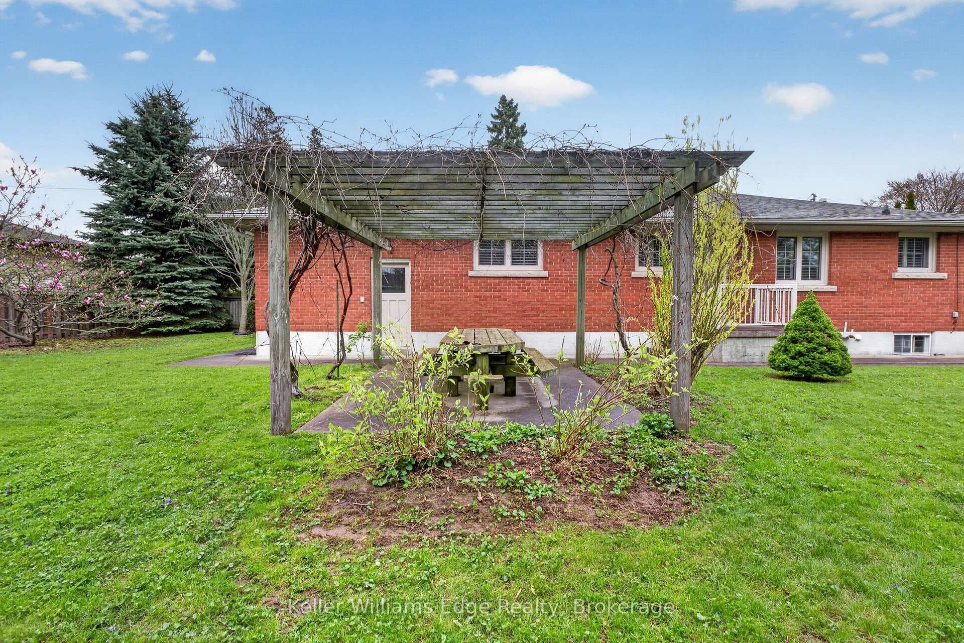 187 Council Crescent photo 34