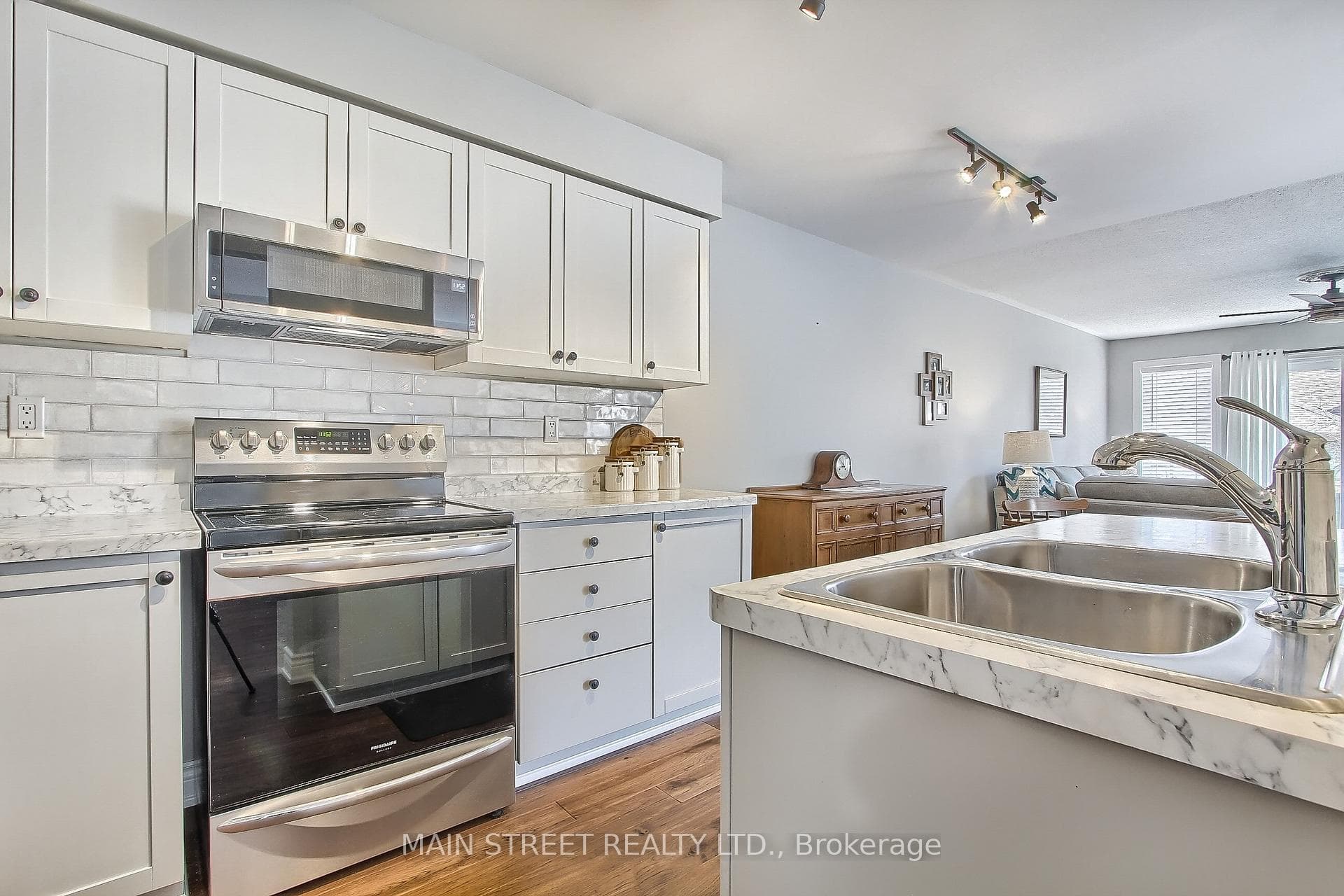 43 Laurendale Avenue photo 18