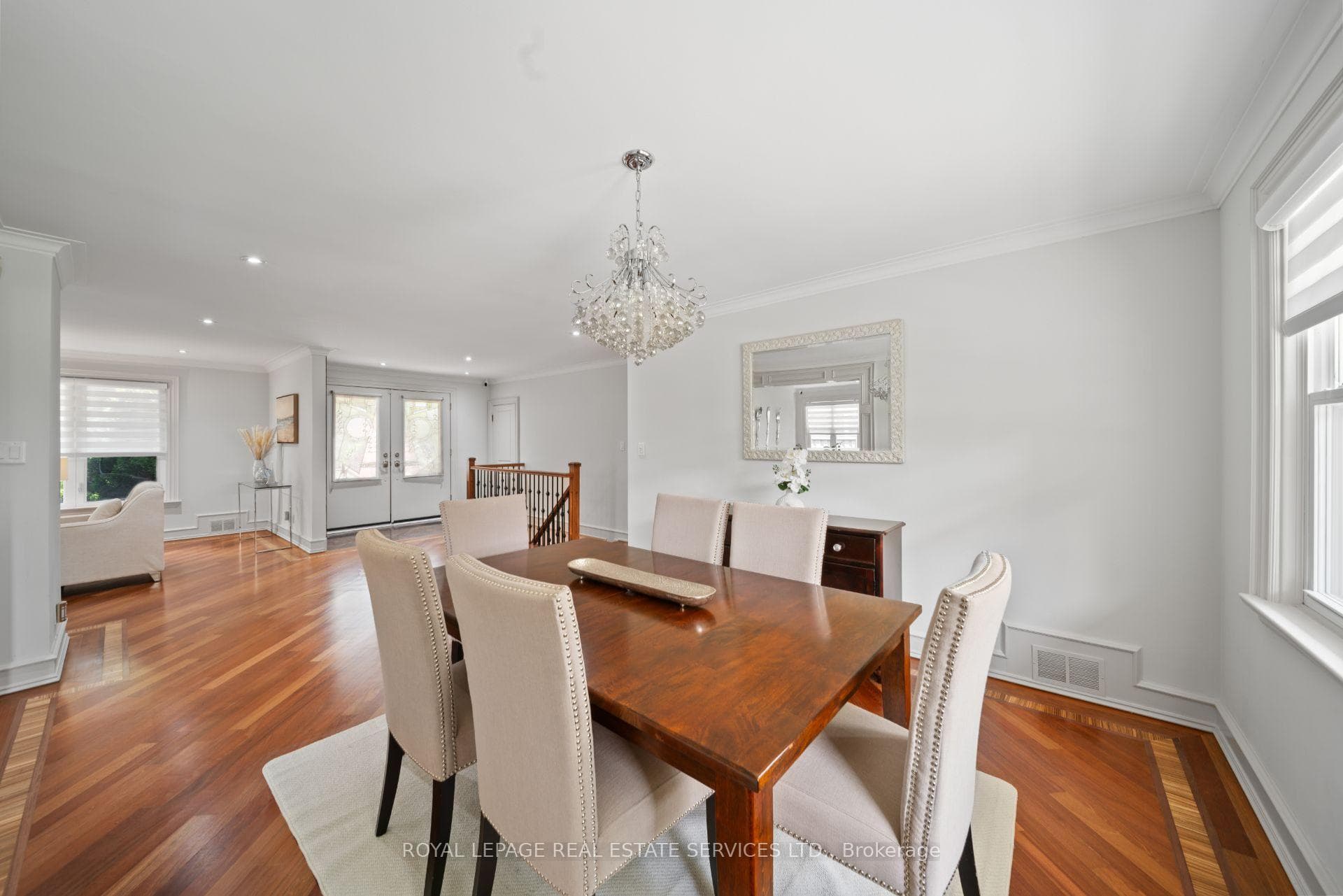 1592 Islington Avenue photo 10