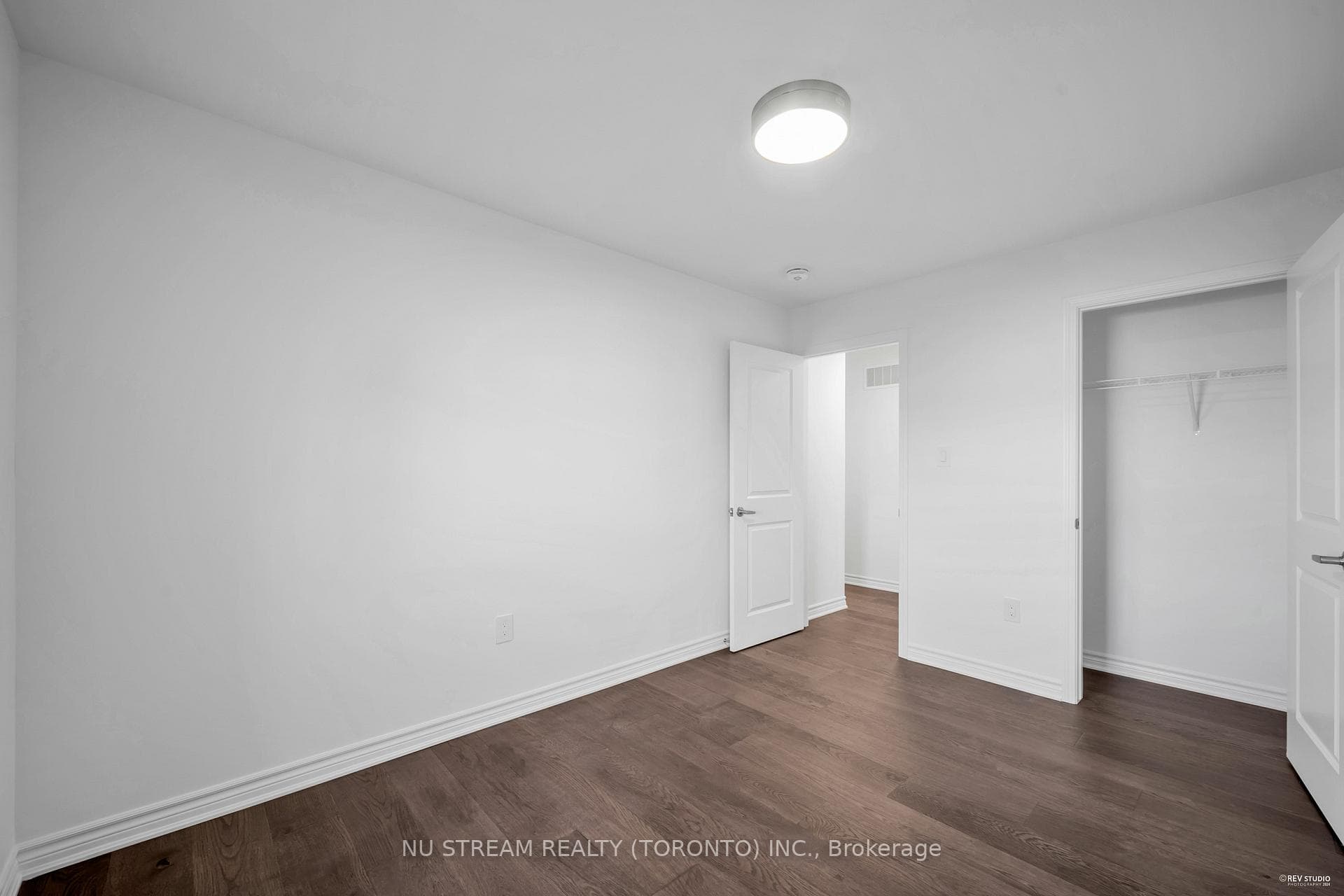 3072 Merrick Road photo 37
