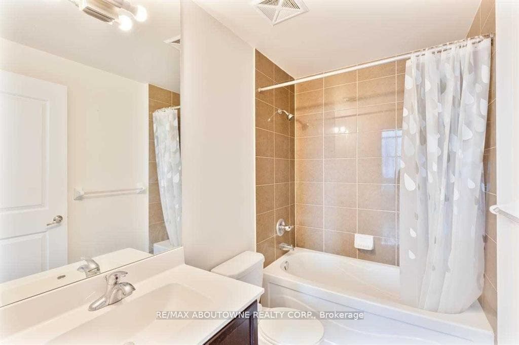 330 Burnhamthorpe Road Unit 2303 photo 10