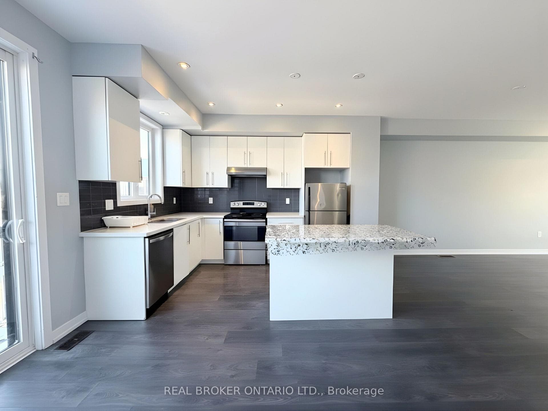 1890 Rymal Road Unit 158 photo 12