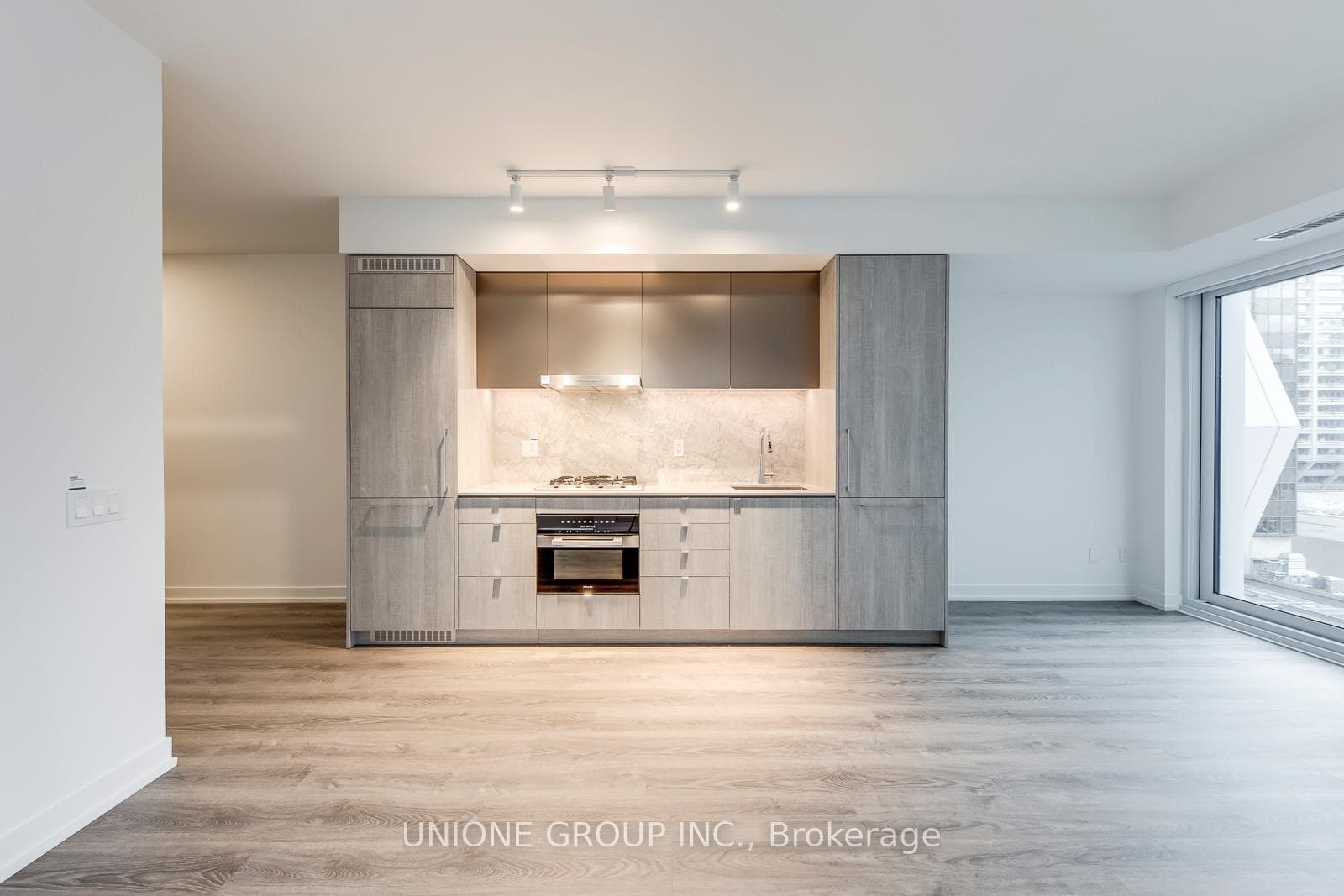 771 Yonge Street Unit 803 photo 6