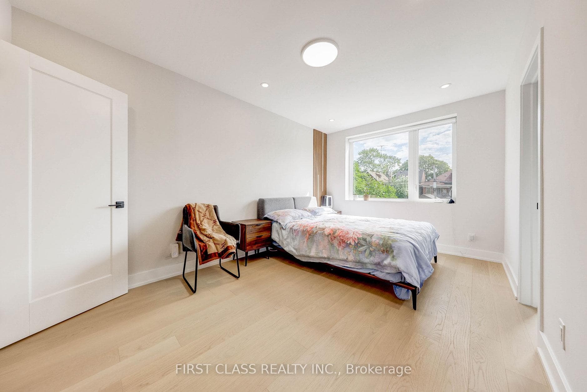 431 Roxton Road photo 12