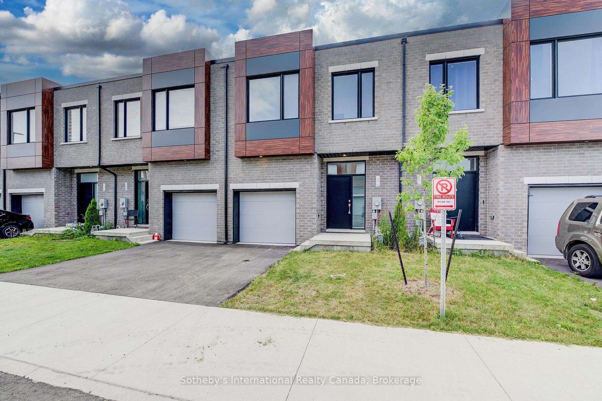 416 Dundas Street Unit 9 photo 3