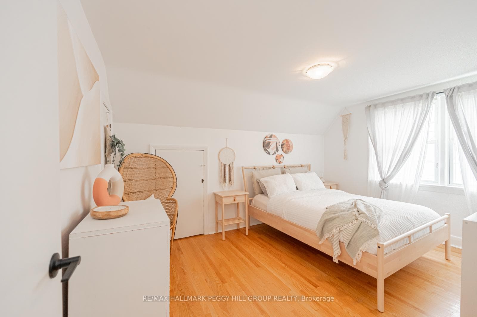 91 Wellington Street photo 21