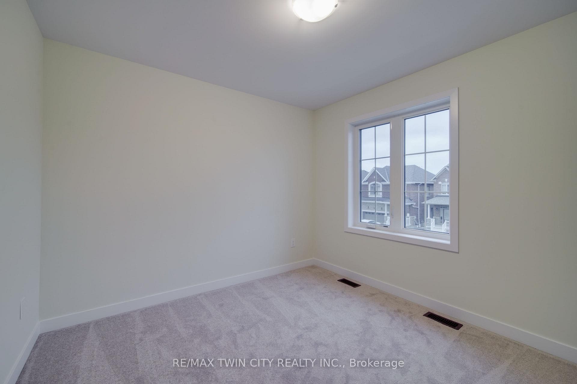 129 Lumb Drive photo 10