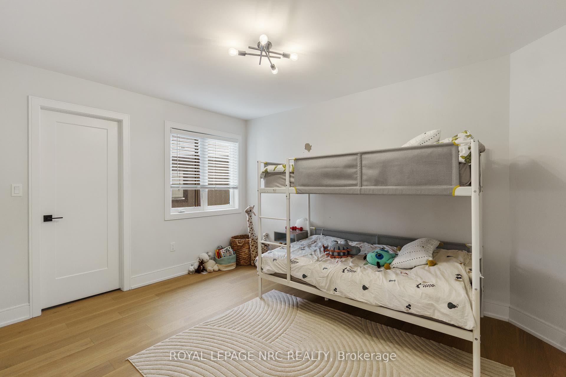 7386 Splendour Drive Unit Upper photo 15