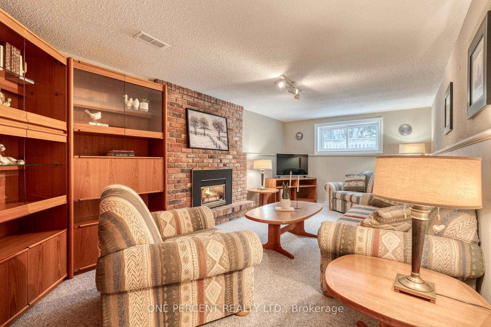 5194 Broughton Crescent photo 25