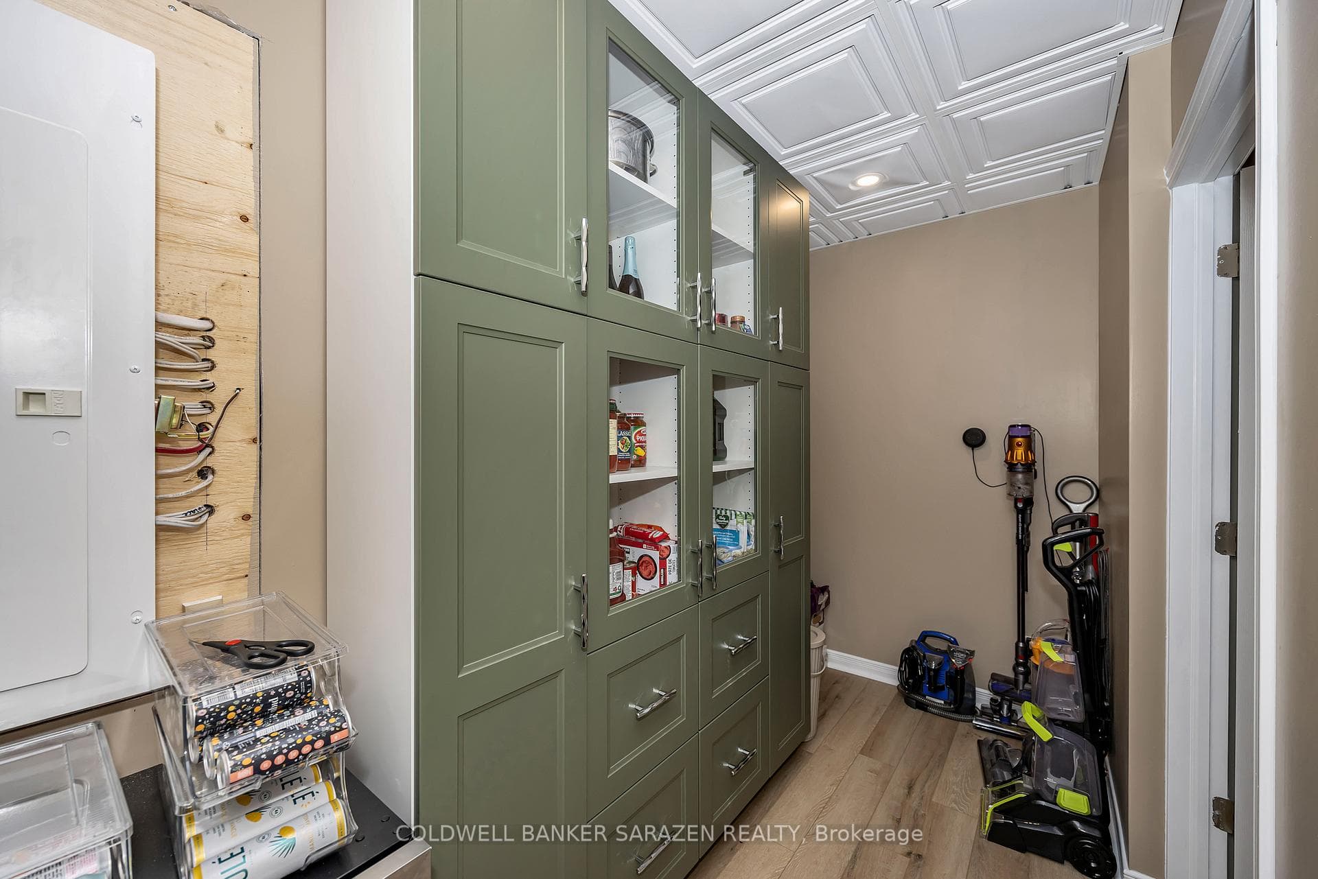 Lower level 9 ft ceilings pantry