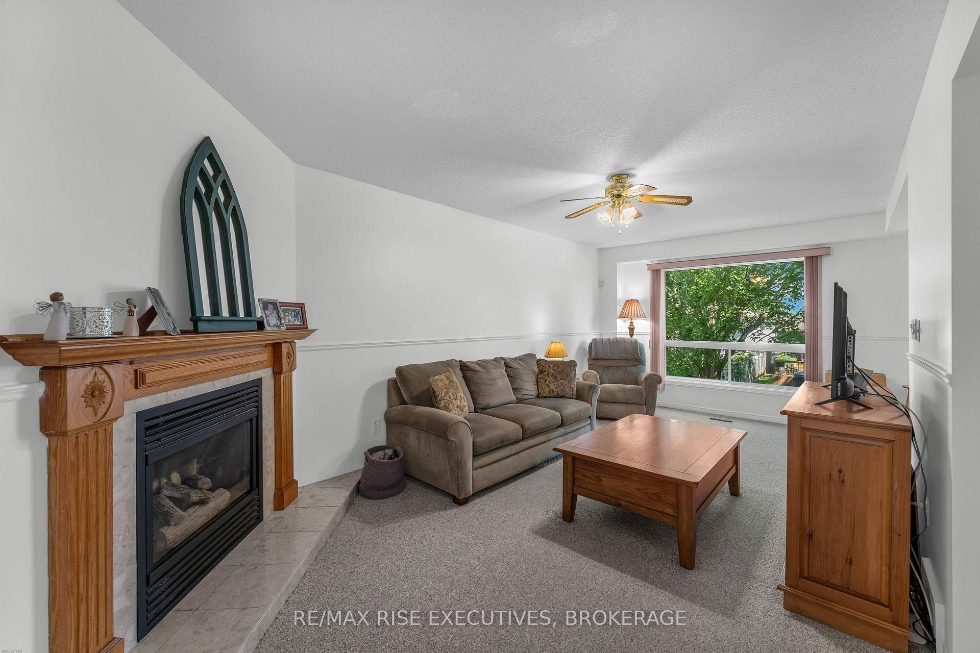 1304 Fisher Crescent photo 6