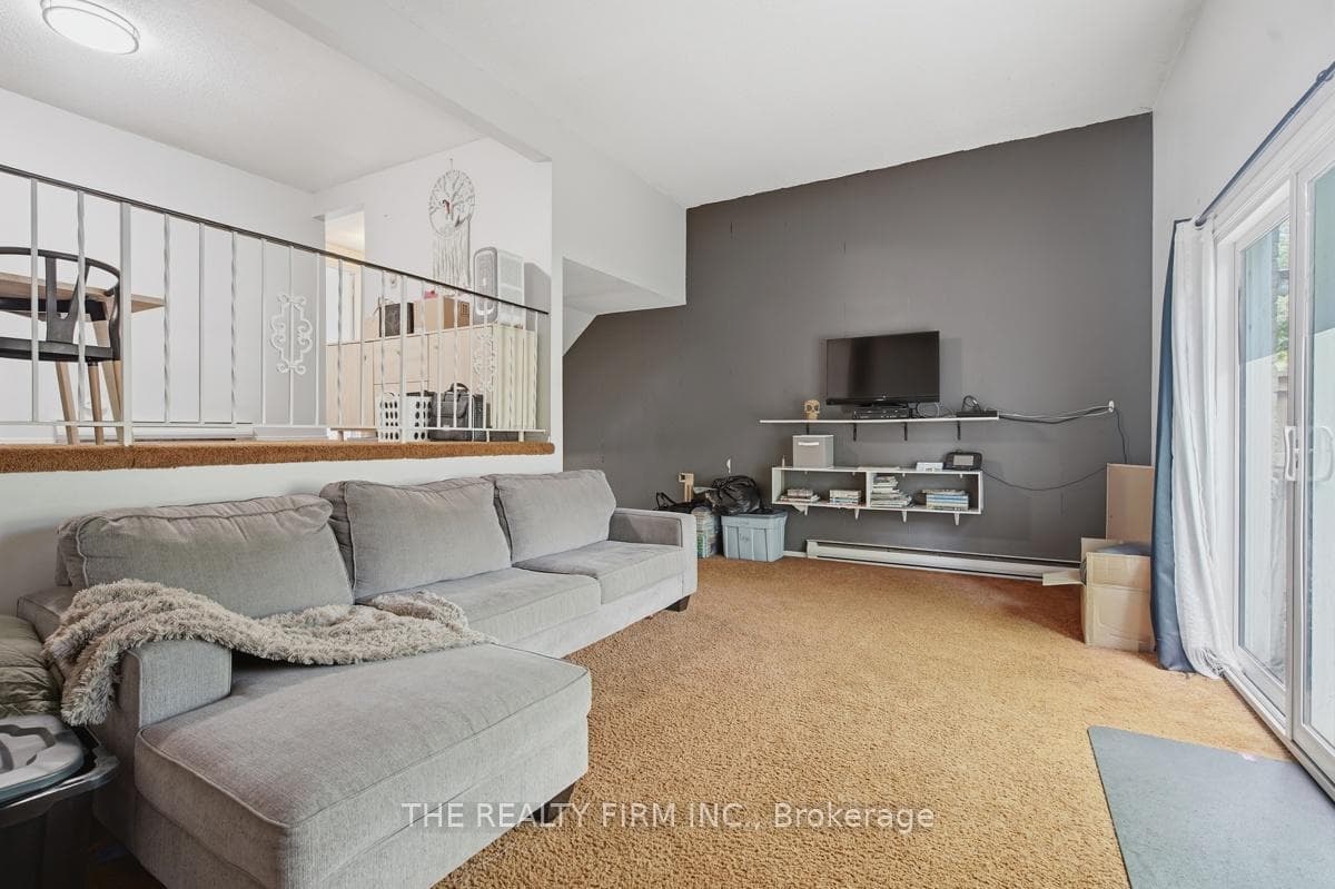 159 Sandringham Crescent Unit 32 photo 5