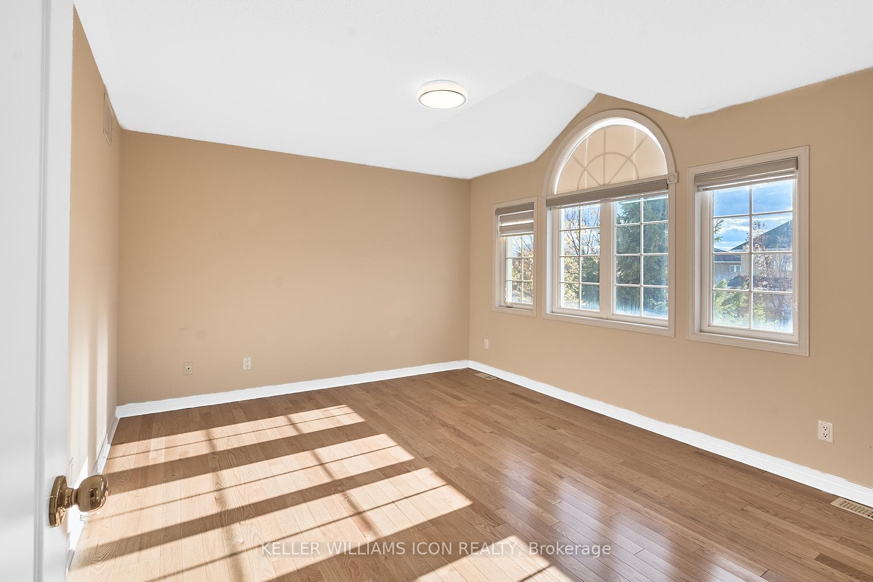 249 Madhu Crescent photo 24