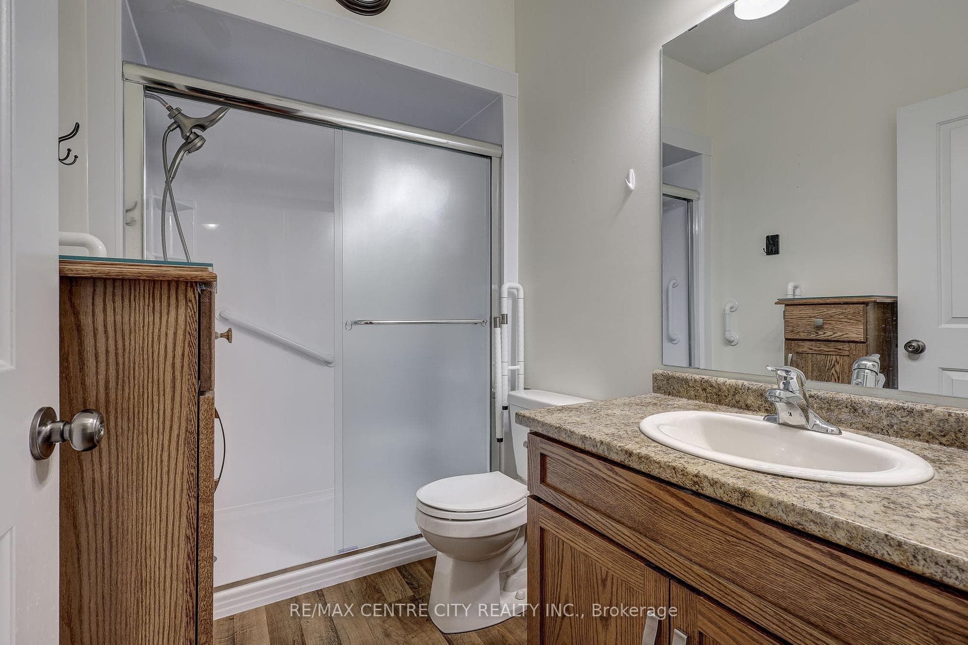 26 Oak Street photo 15