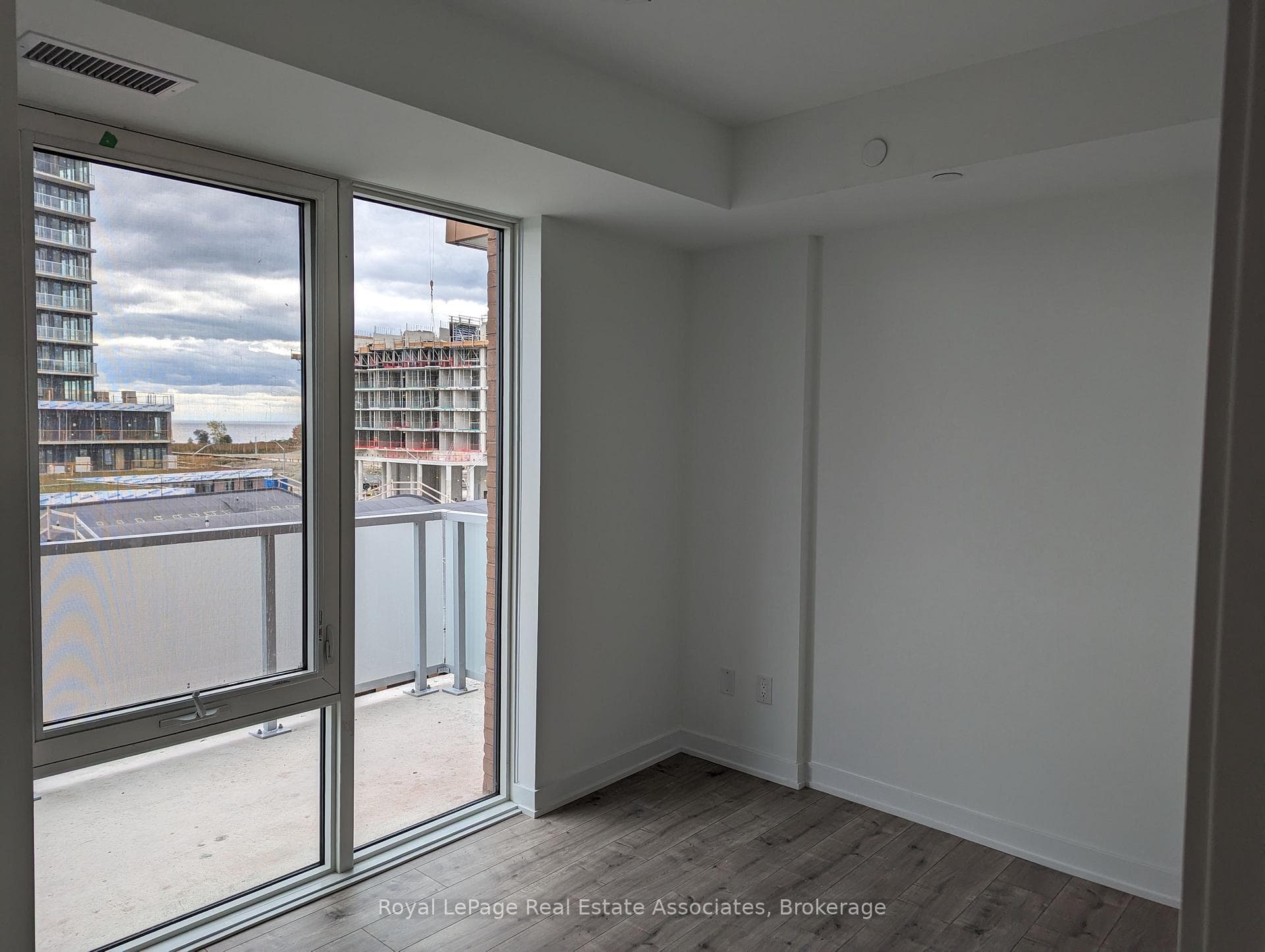 215 Lakeshore Road Unit 447 photo 4