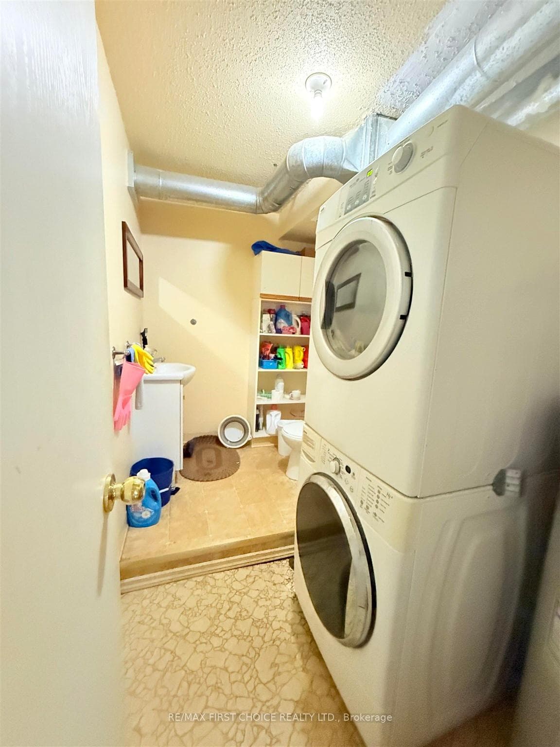 592 Pasteur Road photo 10