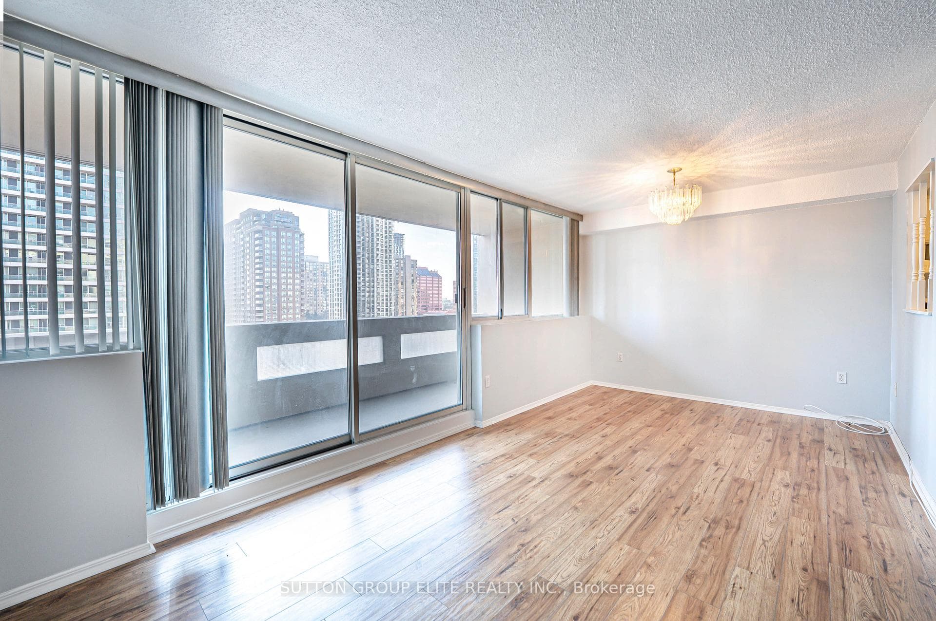 3590 Kaneff Crescent Unit 1203 photo 7