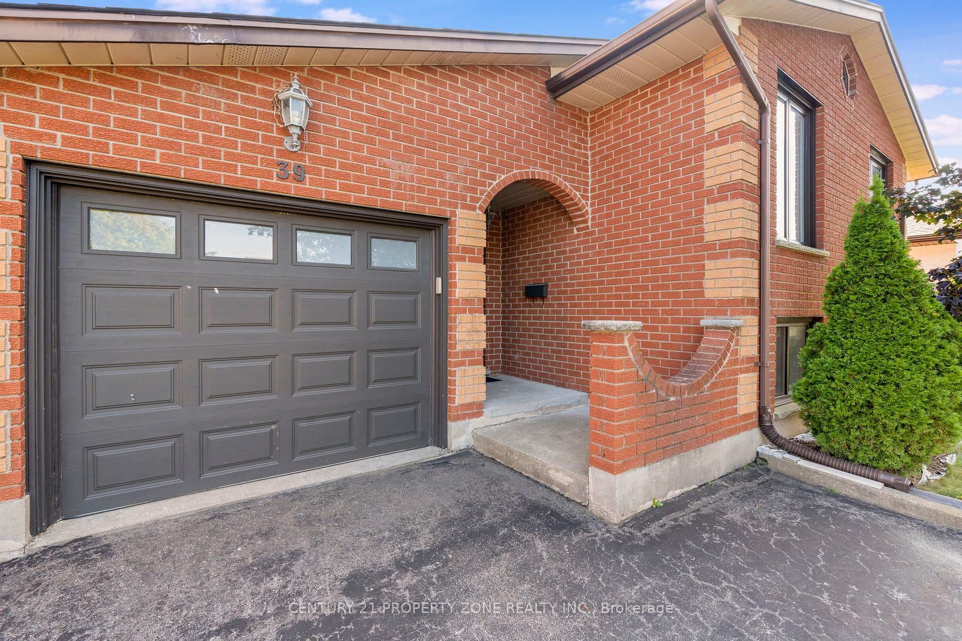 39 Southview Crescent photo 2