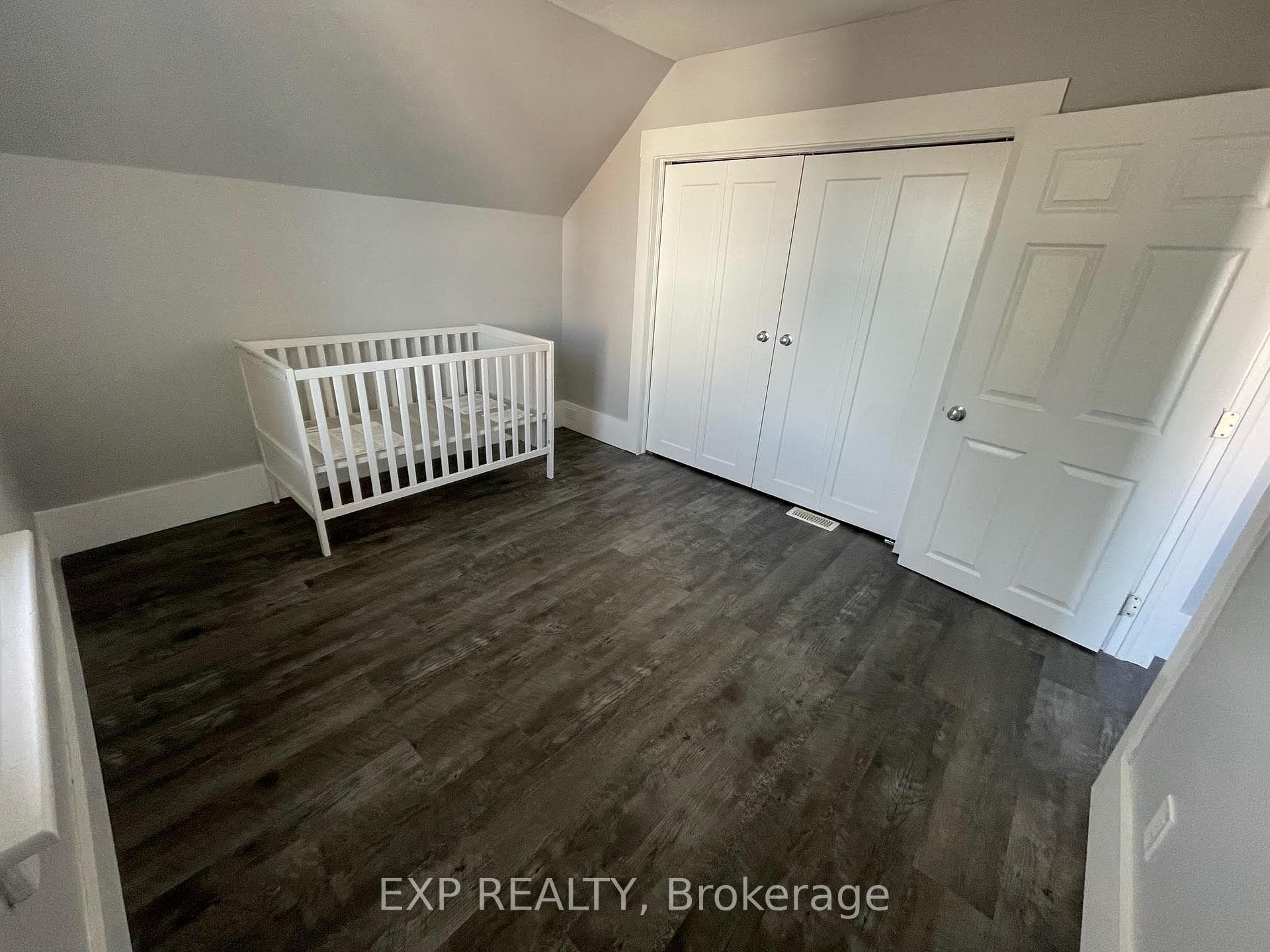 261 Dixon Street photo 16
