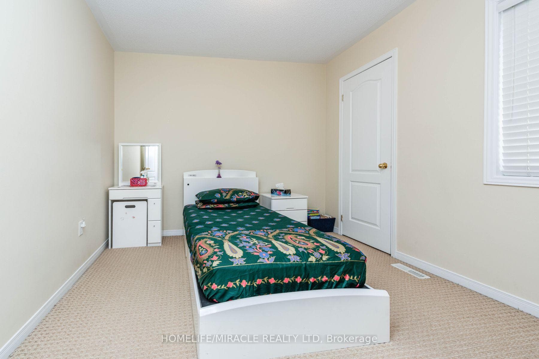 8 Solway Crescent photo 21