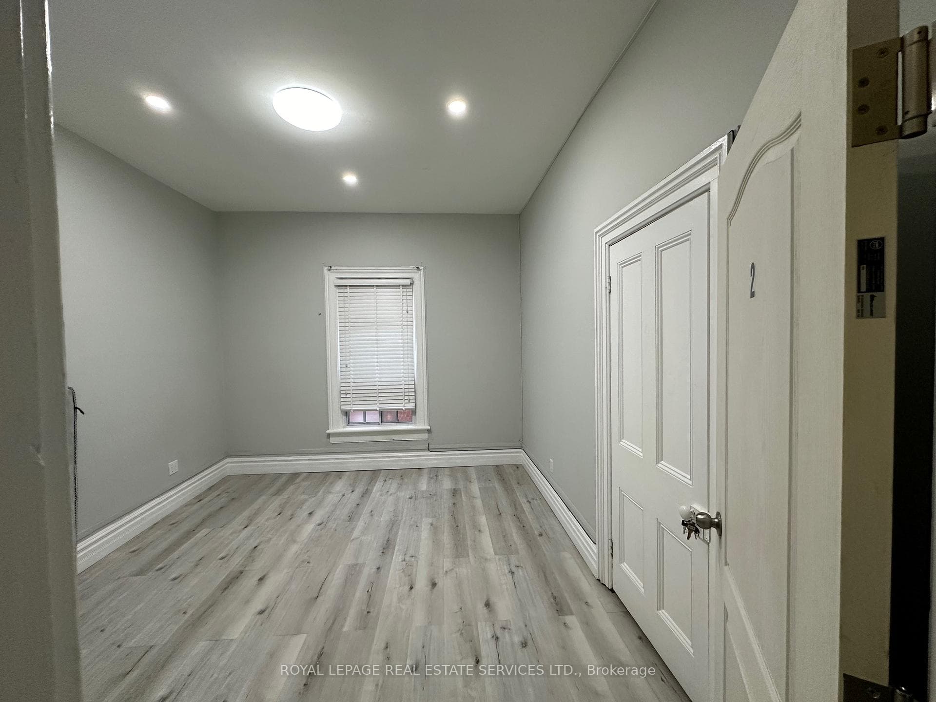 206 Carlton Street Unit 203 photo 9