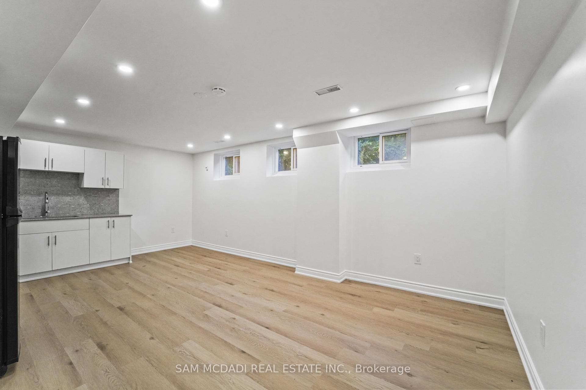 1821 Christopher Road photo 5