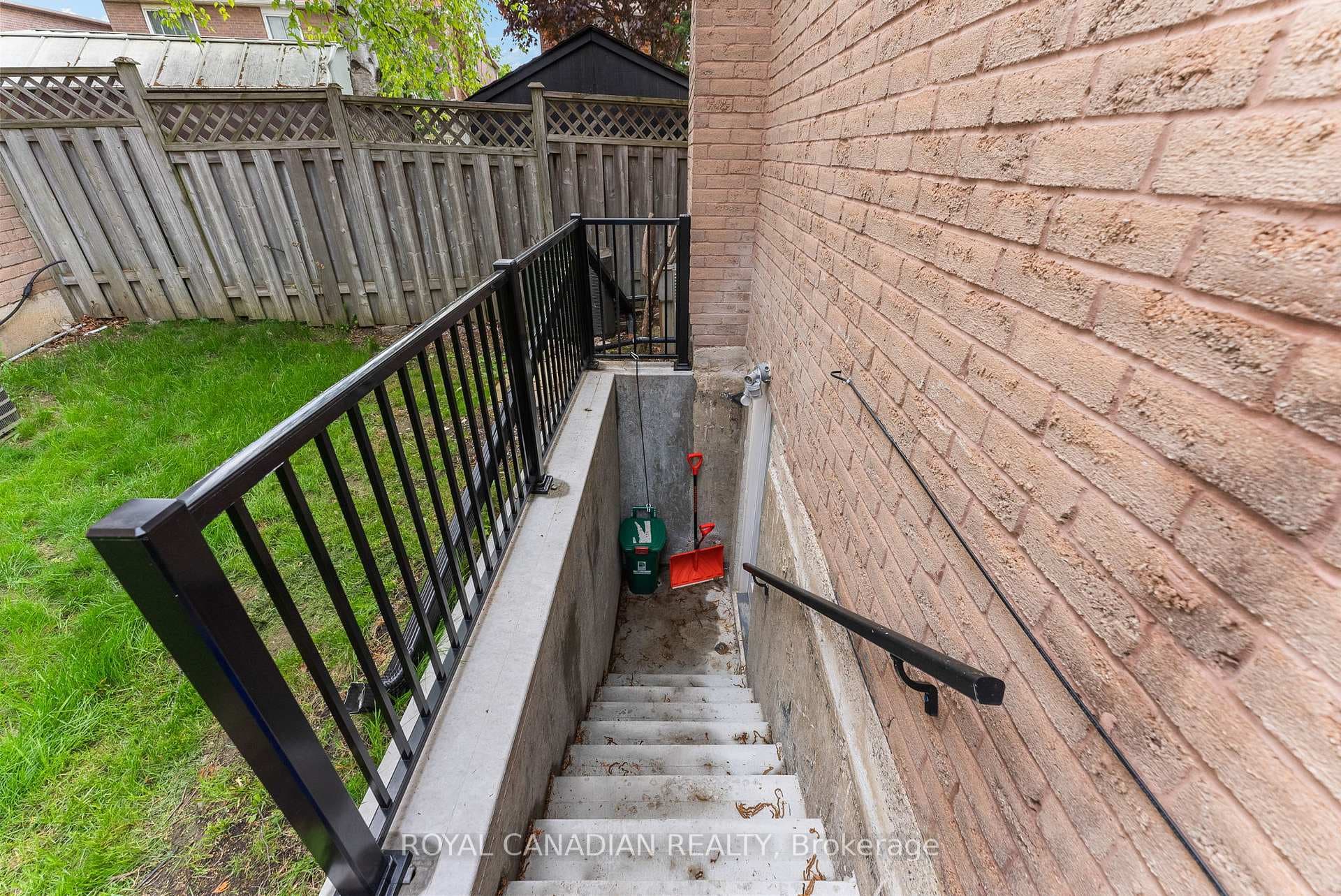 570 Springview Drive photo 23