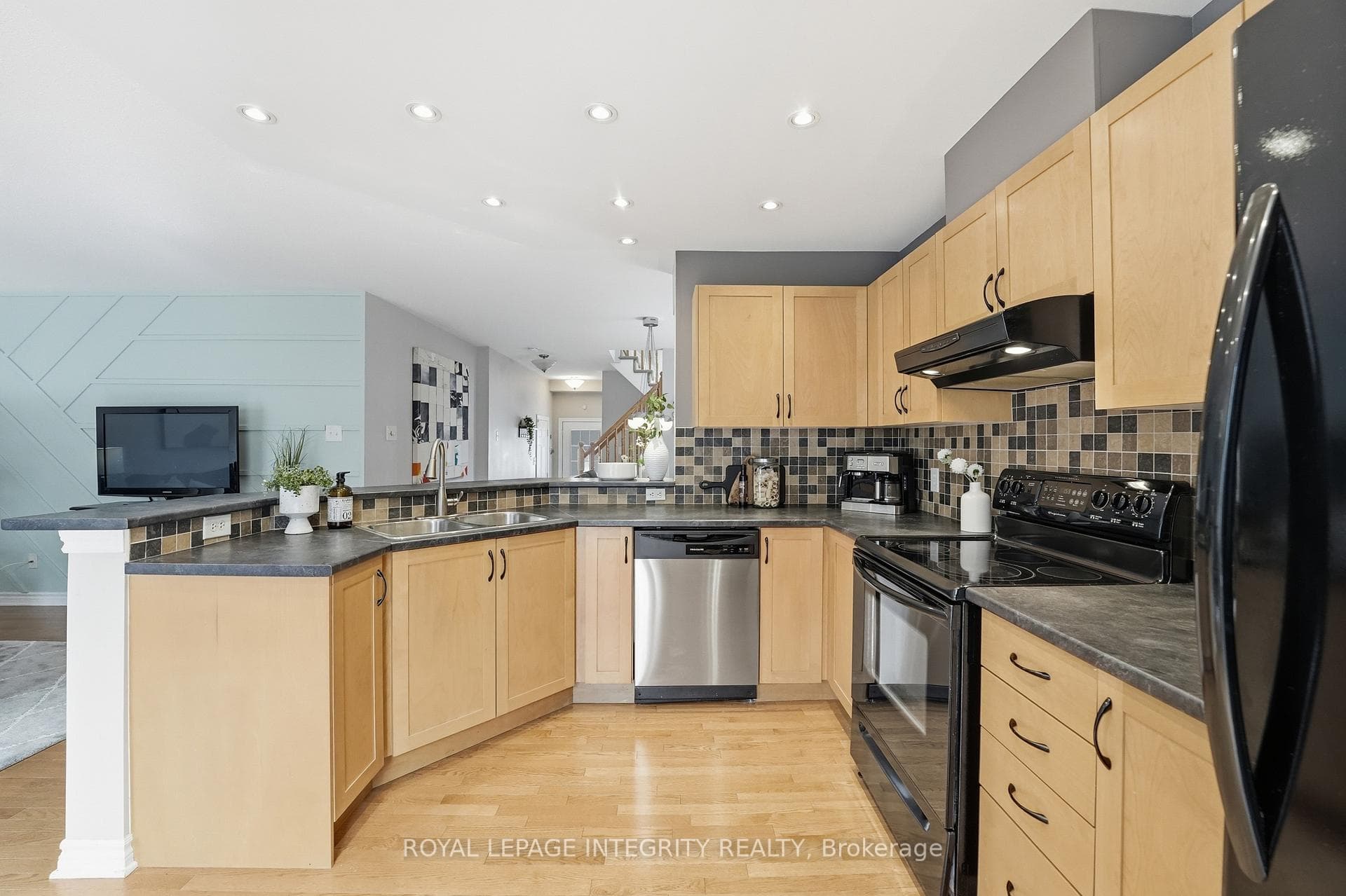 208 Aquilo Crescent photo 14
