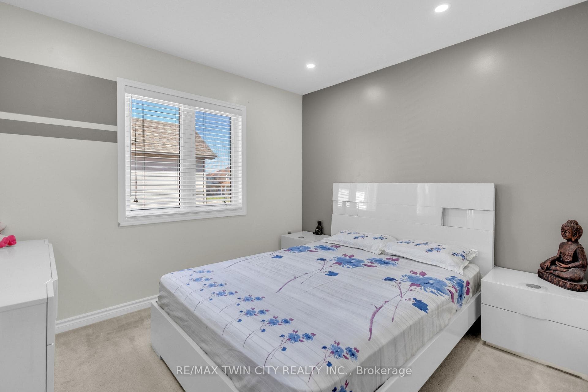 661 Doon South Drive photo 23