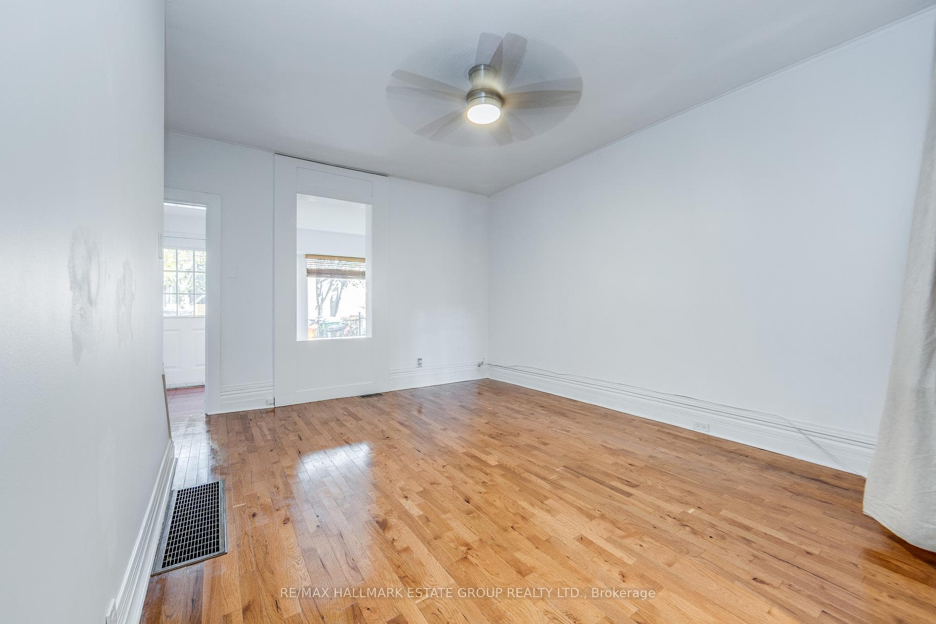 50 Logan Avenue photo 7