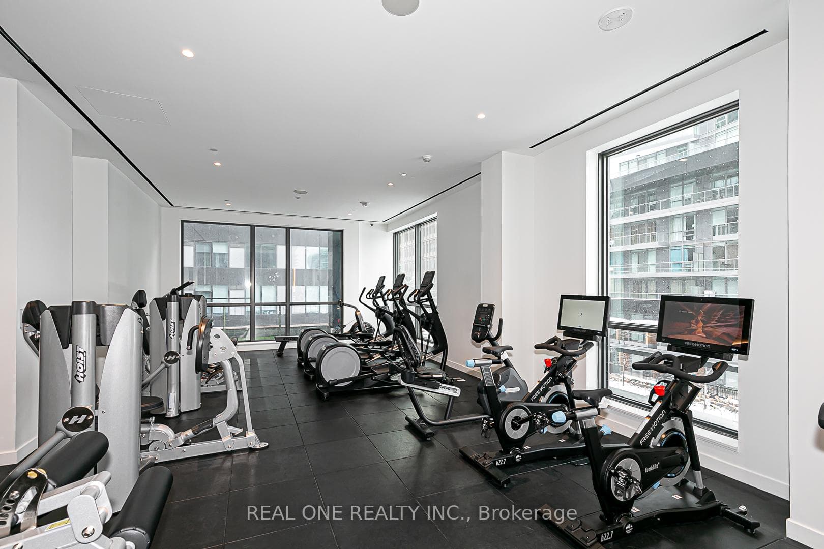 39 Roehampton Avenue Unit 1710 photo 32